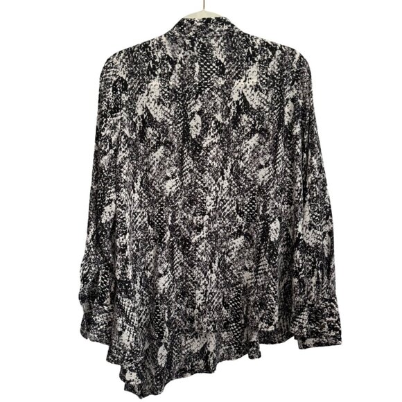 Susan Graver Women's Black & White Asymmetrical Hem Blouse Size M 100% Polyester - Picture 11 of 12